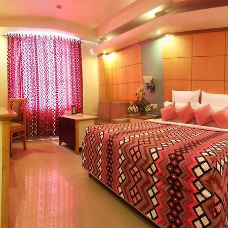 Hotel Grand International Rāipur Zewnętrze zdjęcie