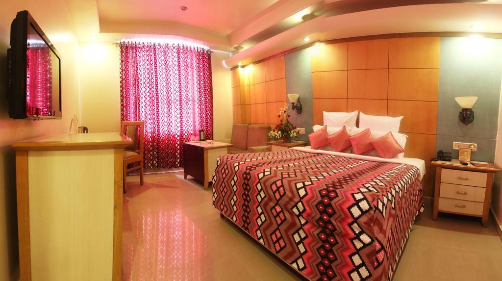 Hotel Grand International Rāipur Zewnętrze zdjęcie