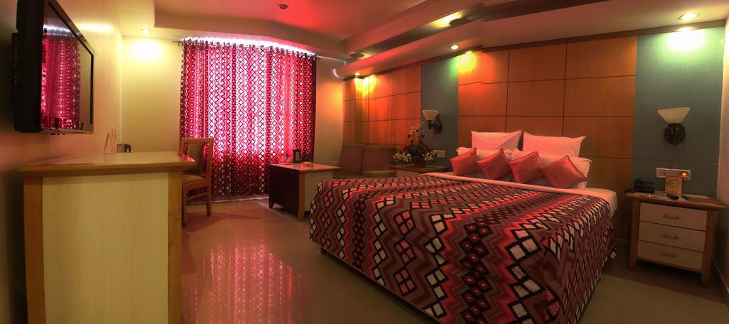 Hotel Grand International Rāipur Zewnętrze zdjęcie
