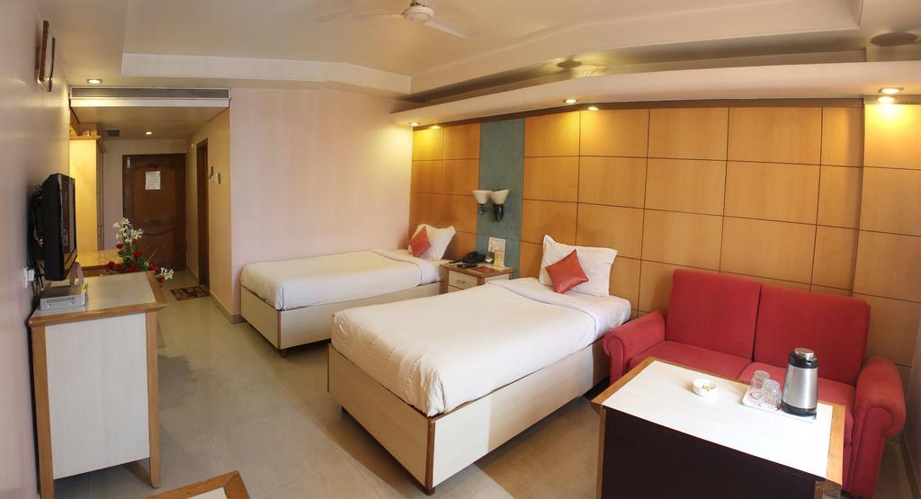 Hotel Grand International Rāipur Zewnętrze zdjęcie