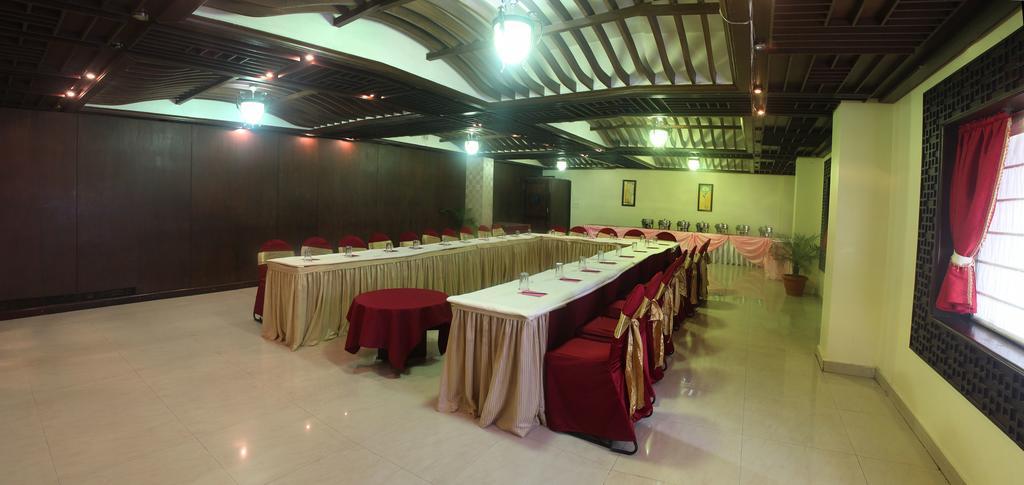 Hotel Grand International Rāipur Zewnętrze zdjęcie