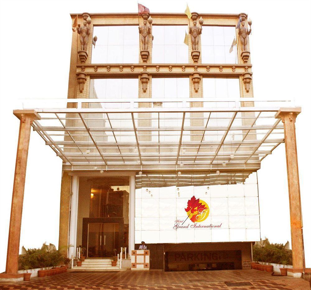 Hotel Grand International Rāipur Zewnętrze zdjęcie