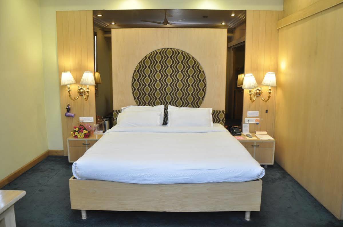 Hotel Grand International Rāipur Zewnętrze zdjęcie