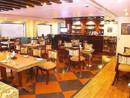Hotel Grand International Rāipur Zewnętrze zdjęcie