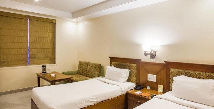 Hotel Grand International Rāipur Zewnętrze zdjęcie