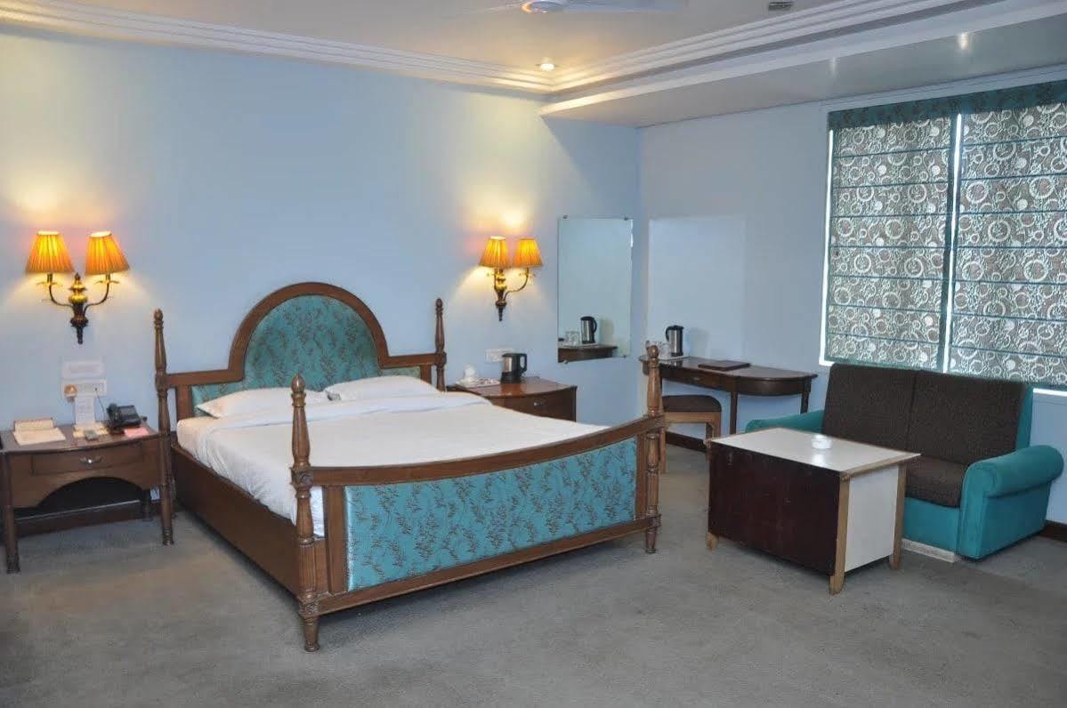 Hotel Grand International Rāipur Zewnętrze zdjęcie