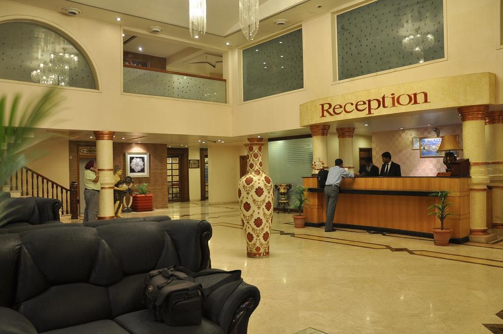Hotel Grand International Rāipur Zewnętrze zdjęcie