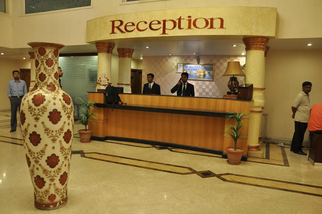 Hotel Grand International Rāipur Zewnętrze zdjęcie