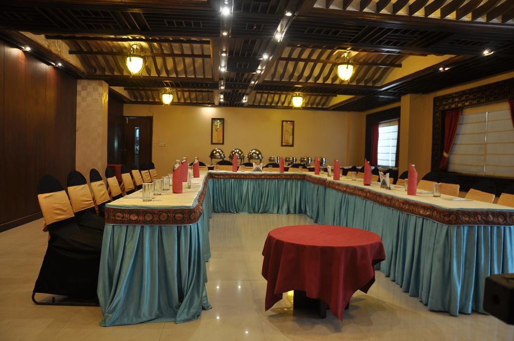 Hotel Grand International Rāipur Zewnętrze zdjęcie