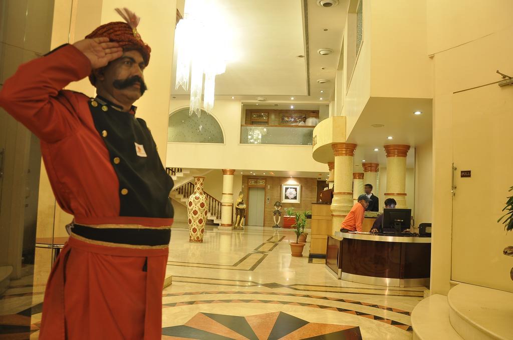 Hotel Grand International Rāipur Zewnętrze zdjęcie
