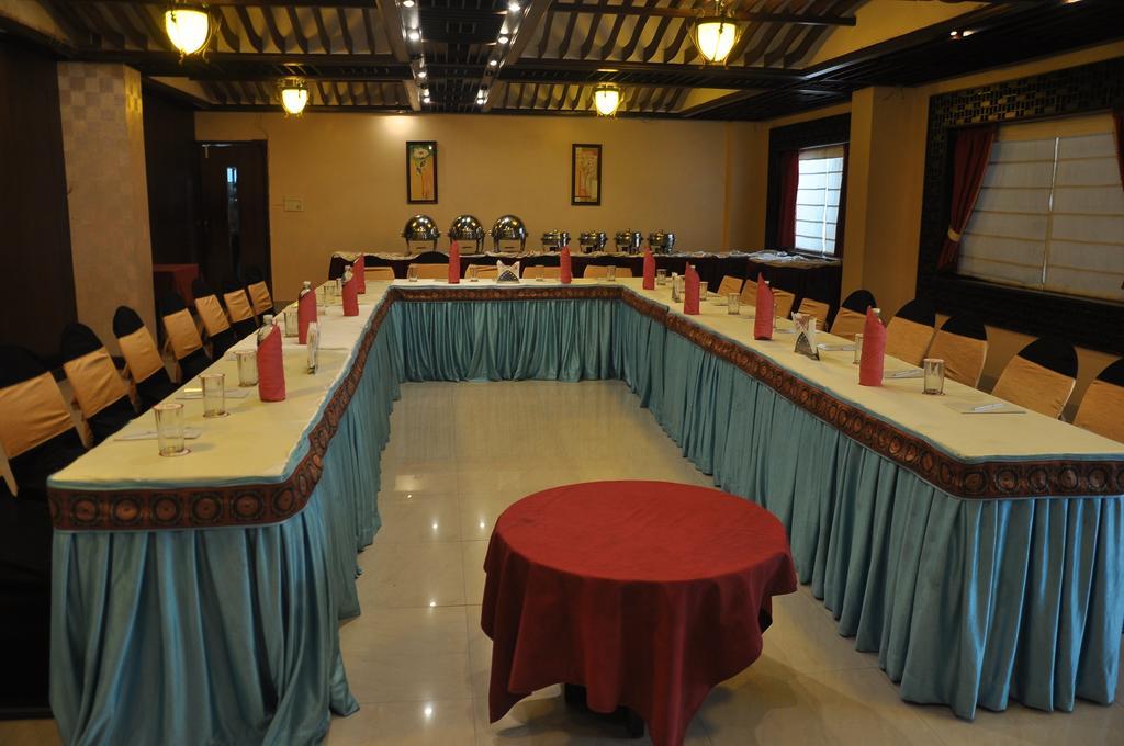 Hotel Grand International Rāipur Zewnętrze zdjęcie
