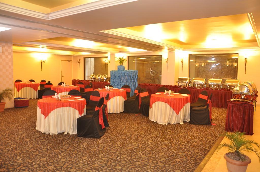 Hotel Grand International Rāipur Zewnętrze zdjęcie