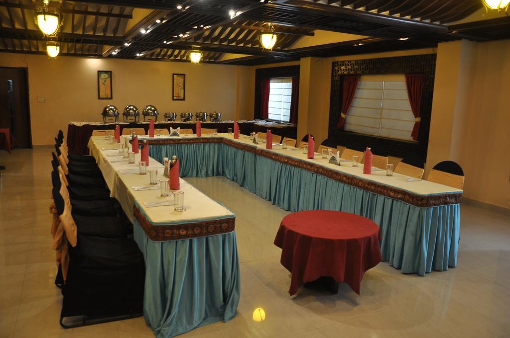 Hotel Grand International Rāipur Zewnętrze zdjęcie